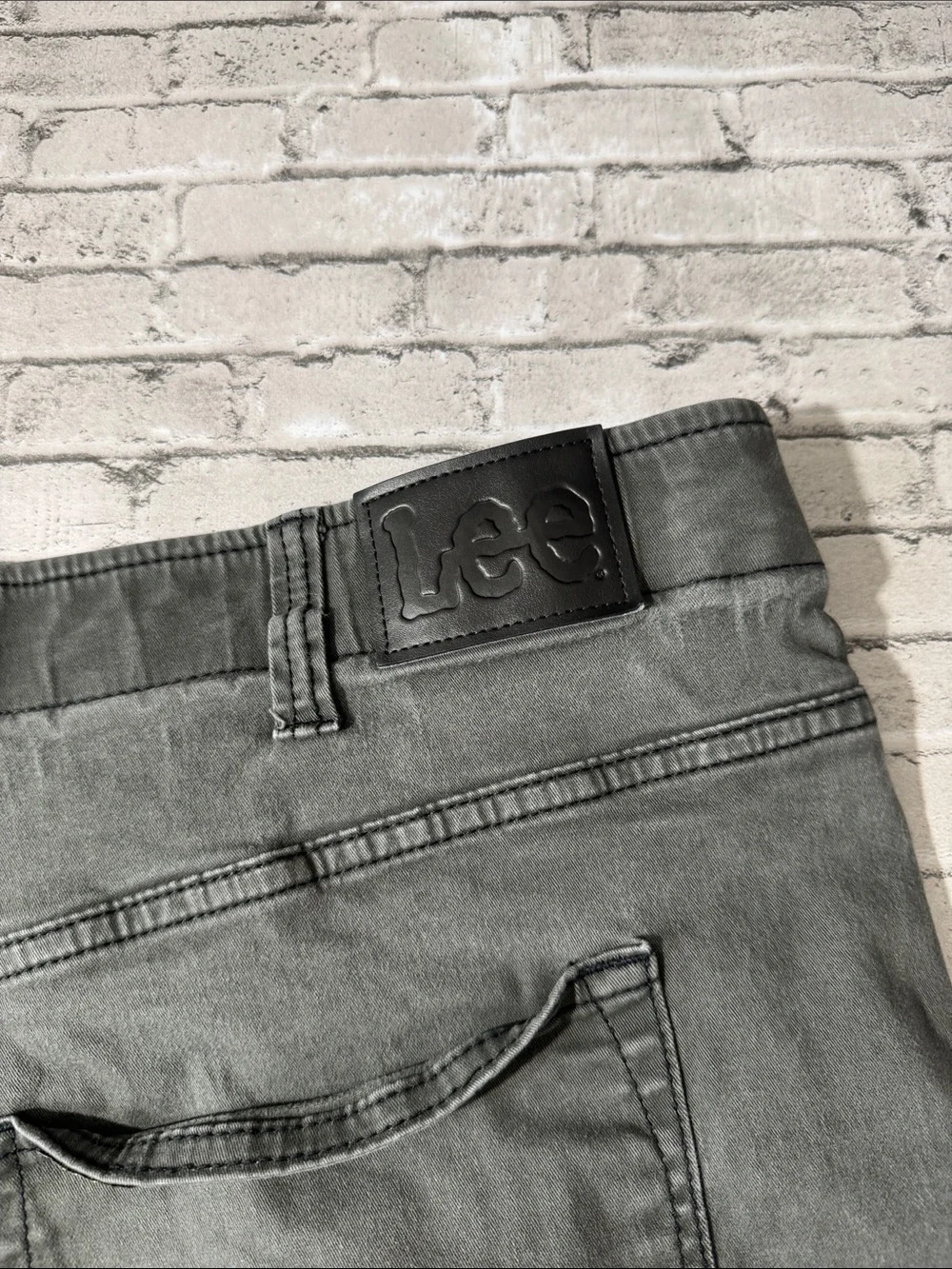 Lee mens 52x32 gray Athletic fit tapered leg extreme motion stretch jeans EUC